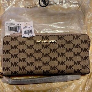 Michael Kors Jet Set Item